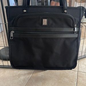 Travelpro Tote min use